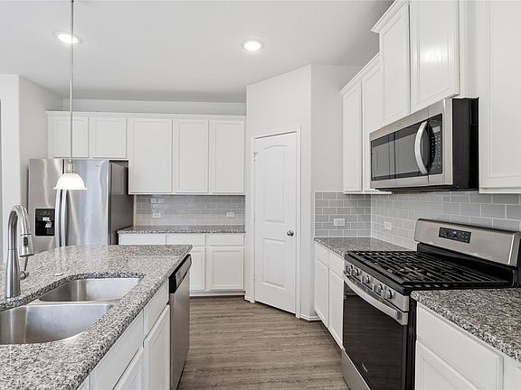 4th image of 17706 White Lightning Way