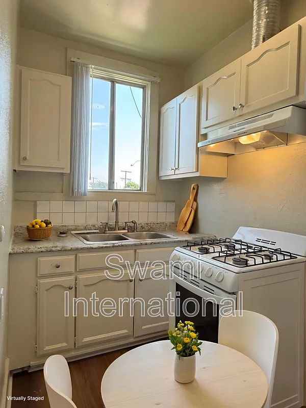 1 bed, 1.0 bath, 550 sqft, $1,575 — Photo 2