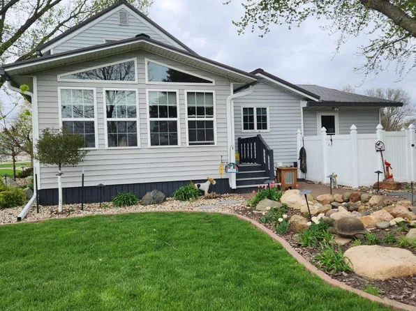 220 Main St, Dumont, IA 50625