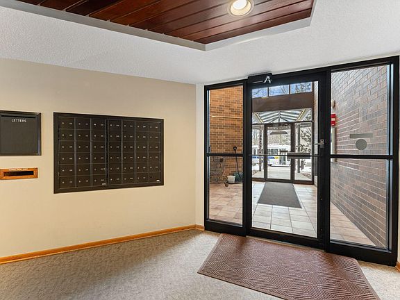 4th image of 10 Windsor Ct APT 102