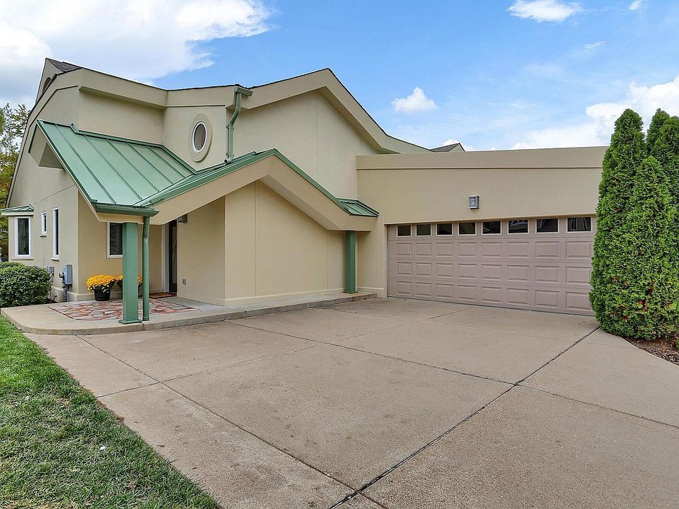 1st image of 1500 Sommet Pl