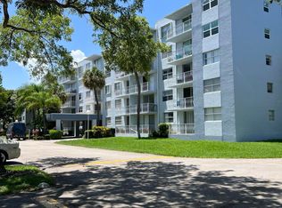 480 Executive Center Dr APT 2D, West Palm Beach, FL 33401