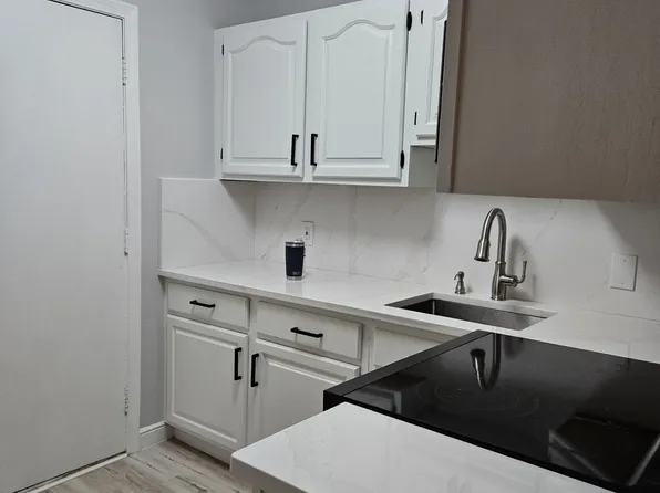 4 Brook Rd, Salem, NH 03079