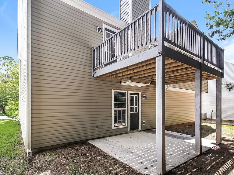 575 Sycamore Dr — Photo 17