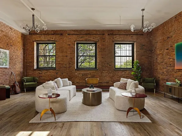 272 Water St, New York, NY 10038