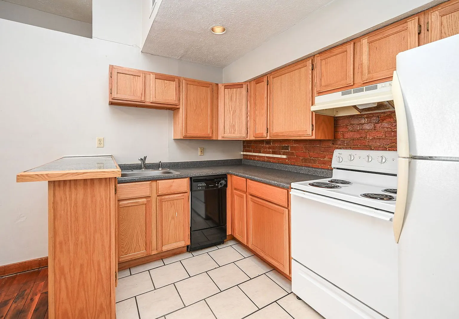 3207 Vine St — Photo 3
