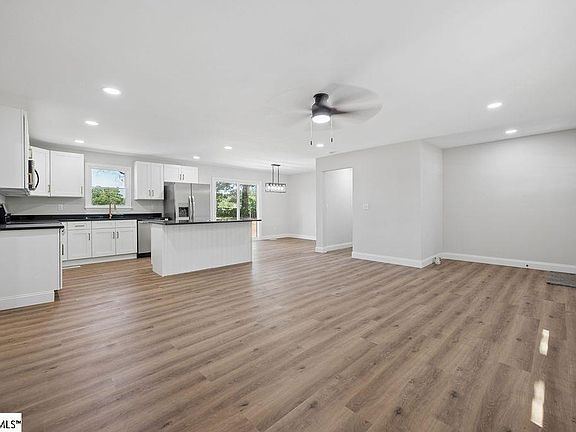 4th image of 218 Ridgecrest Way