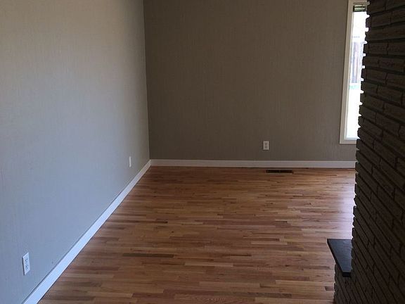 2nd image of 2208 W Lakeside Dr