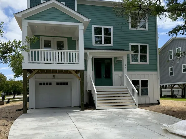 98 SE 43rd Street, Oak Island, NC 28465