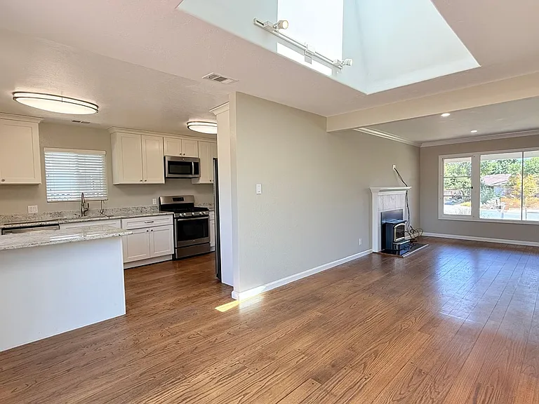 205 Barbara Ct — Photo 22