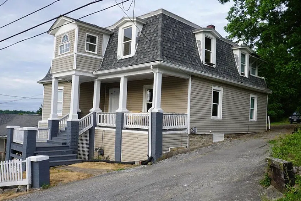 621 2nd Ave