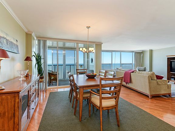 Living Room / Dining Room
