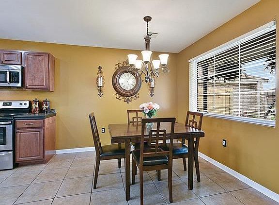 4th image of 3713 Plaza Dr