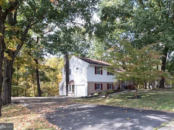 222 Lilac Ln, Douglassville, PA 19518