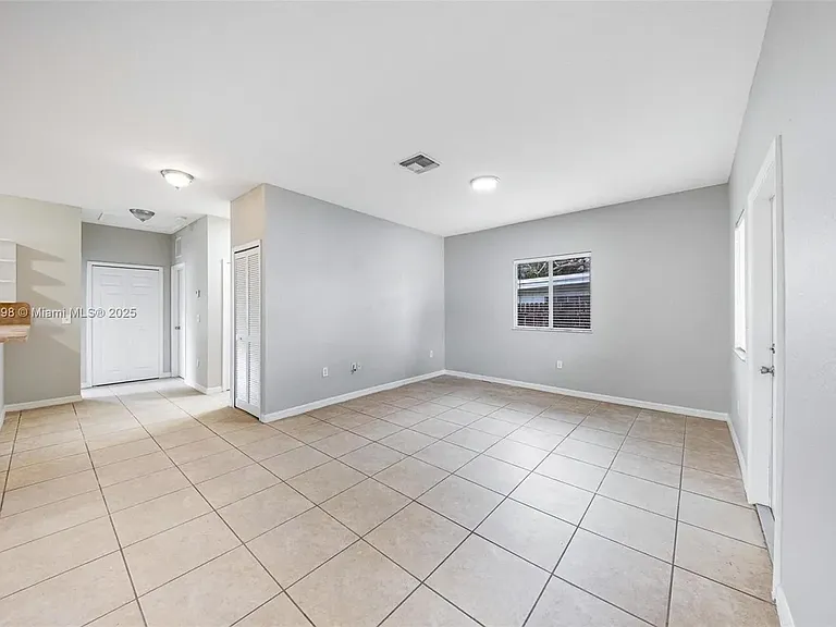 6124 SW 39th St — Photo 20