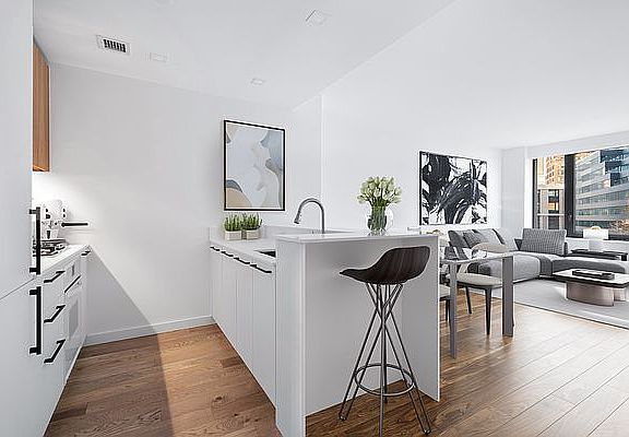 4th image of 445 W 35th St #8A