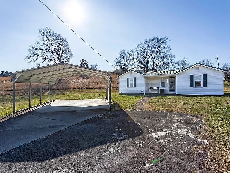 2402 Rodney Dr SE — Photo 3