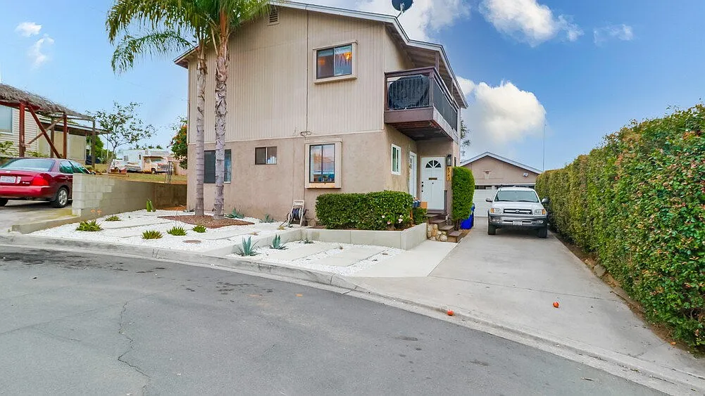 2 bed, 1.0 bath, 785 sqft, $3,450 — Photo 1