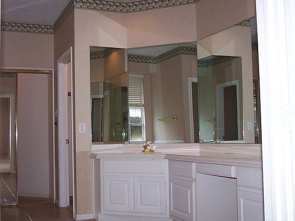 master bath w/ double sinks
