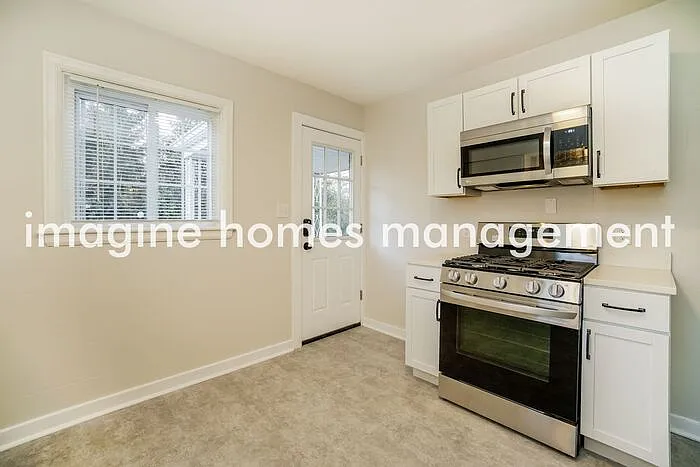 941 Whitehead Ln — Photo 5