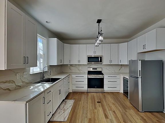 5th image of 515 Bigelow Ct