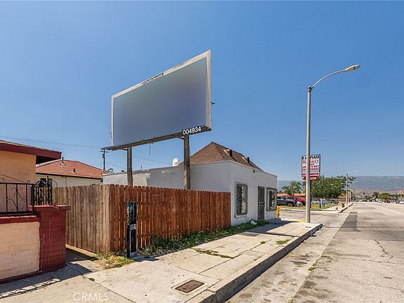 2nd image of 796 N Mount Vernon Ave