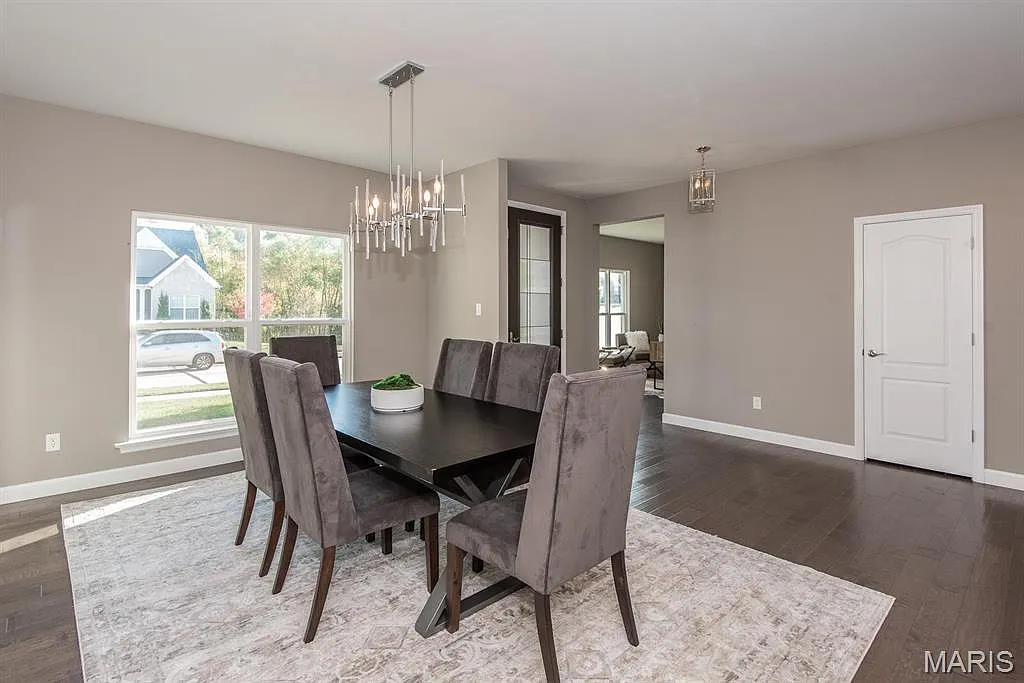 4 bed, 3.5 bath, 3826 sqft, $4,500 — Photo 3
