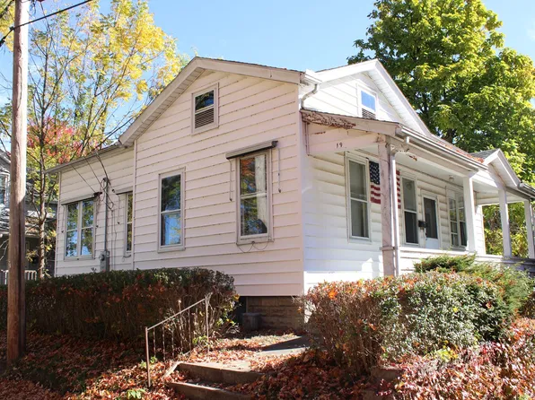 19 Walnut Ave, Chicopee, MA 01020