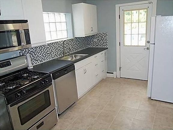 Kitchen Photo 2
