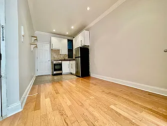 Rented by R New York