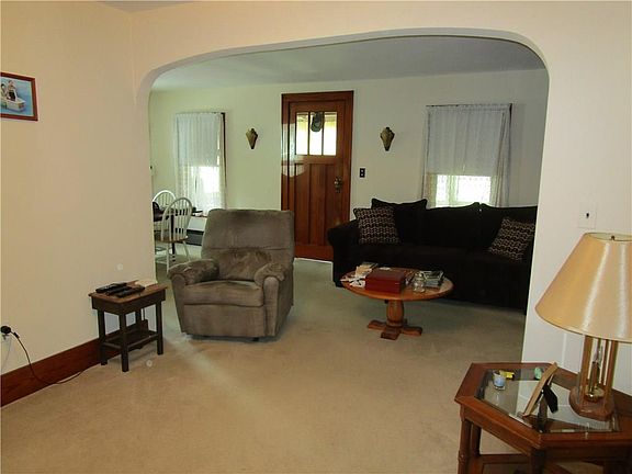 3rd image of 3412 Graves Ln