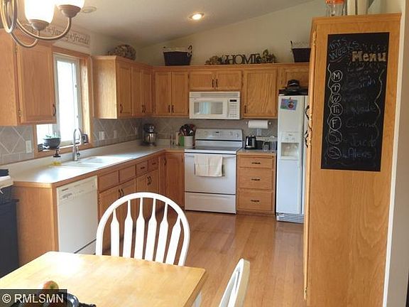 3rd image of 609 N Linden St