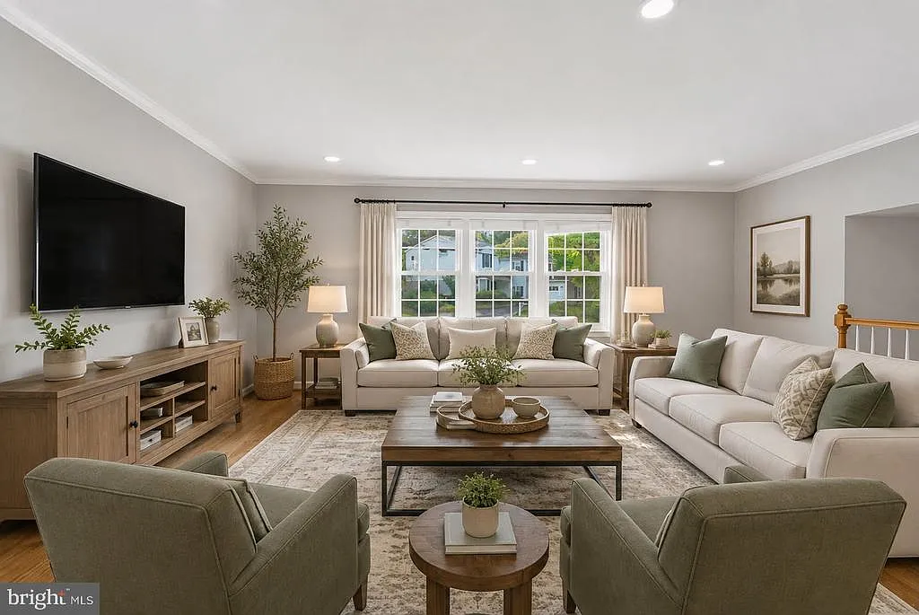 4 bed, 1.0 bath, 3208 sqft, $3,800 — Photo 2