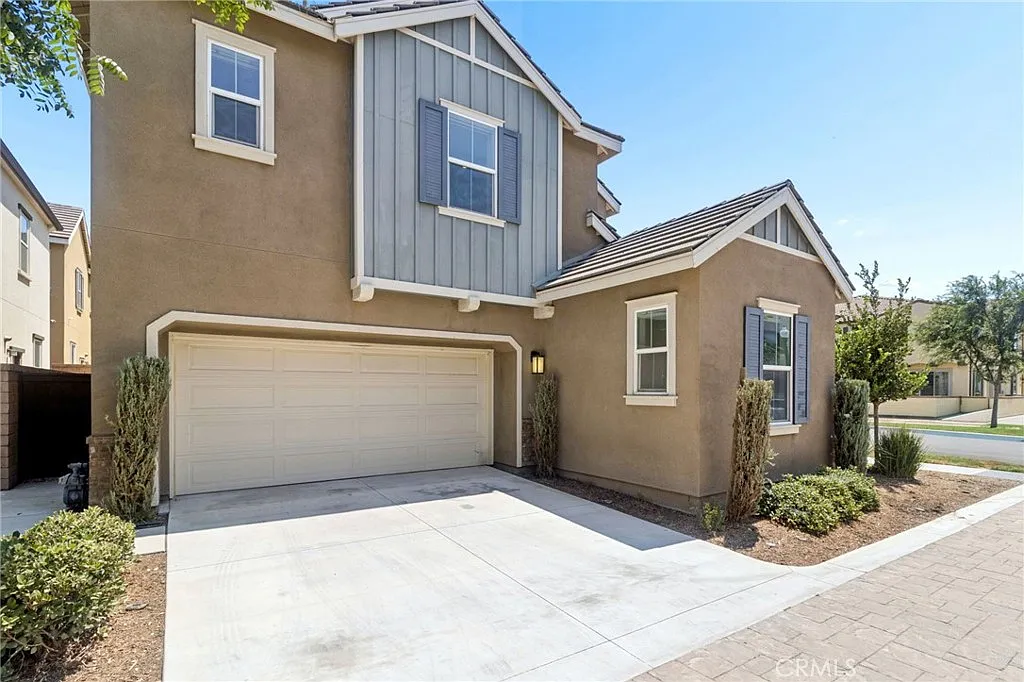 4 bed, 2158 sqft, $3,550 — Photo 2