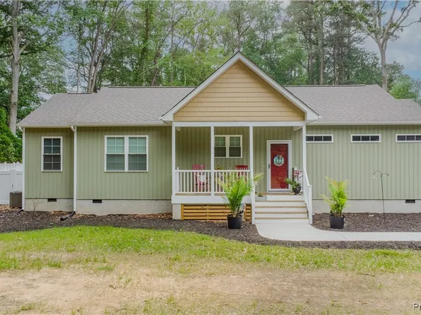 100 Little John St, Reedville, VA 22539