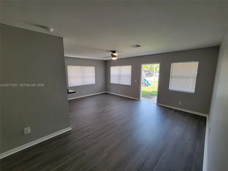 1414 NW 8th Ave #1 — Photo 4