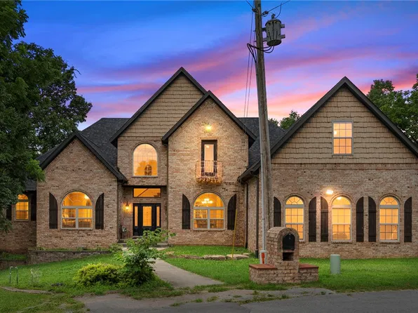 14 Holcombe Ln, Bella Vista, AR 72714