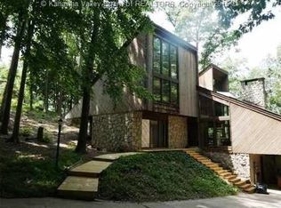 930 Seneca Hills Dr, Elkview, WV 25071