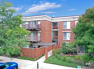 411 Kelburn Rd APT 121, Deerfield, IL 60015