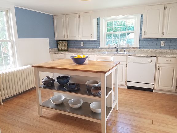 Eat-In Kitchen