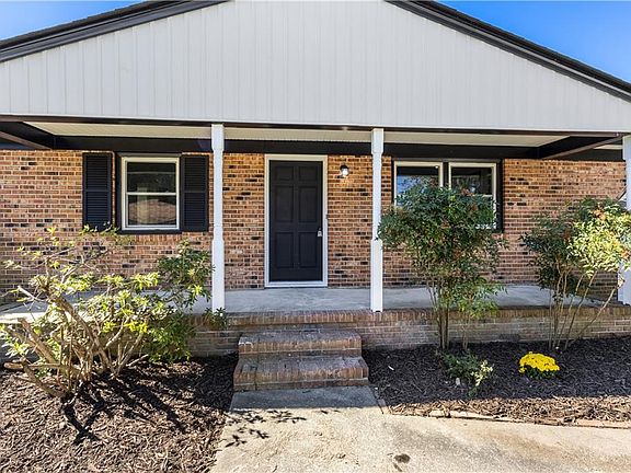 3rd image of 24 Lee Ave