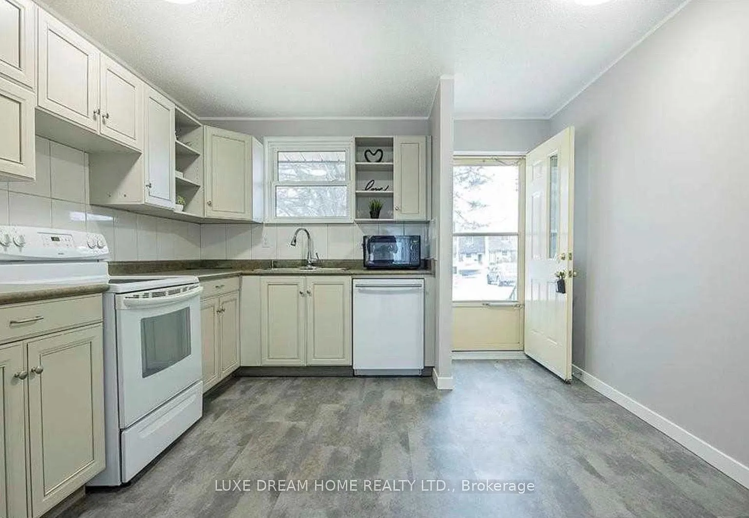 3 bed, $2,100 — Photo 4