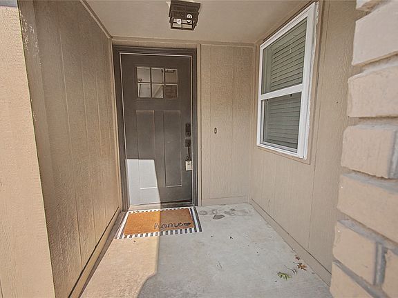 3rd image of 811 Sherwood St