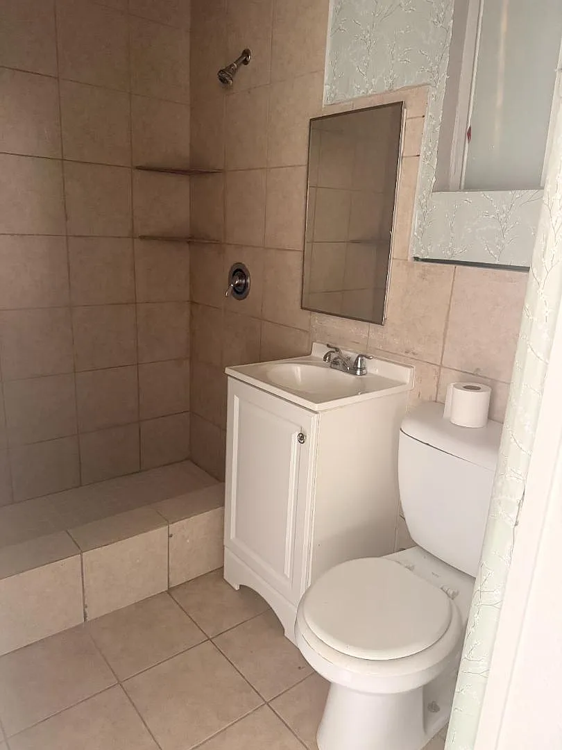 1735 N Rancho - Apt B — Photo 2