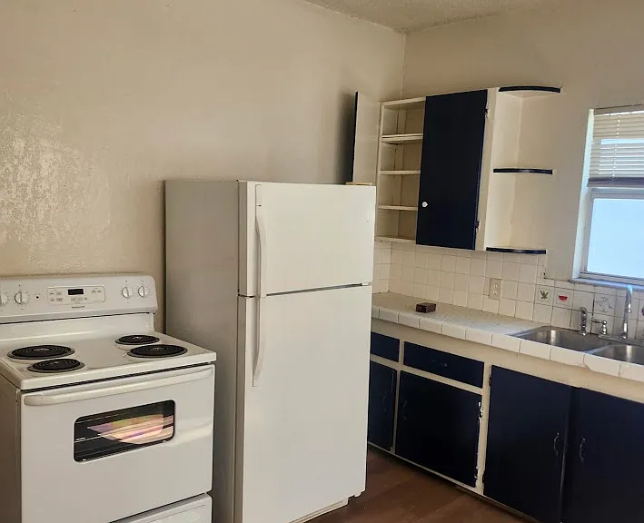 415 E Floribraska Ave #B — Photo 8