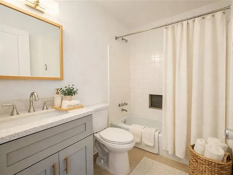 800 Martin Behrman Ave #203 — Photo 14