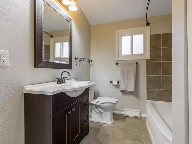 2705 NW 86th St — Photo 3