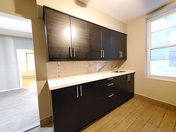 4th image of 244 Clendenny Ave #2E