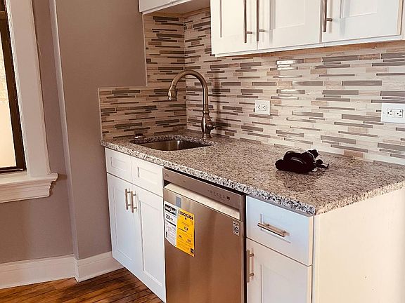 5th image of 2605 W Chicago Ave #3