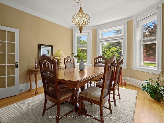 5th image of 102 Wellington St E